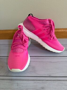 Women’s Adidas flashback mid shock pink sneaker tennis shoe. Size 5 1/2.